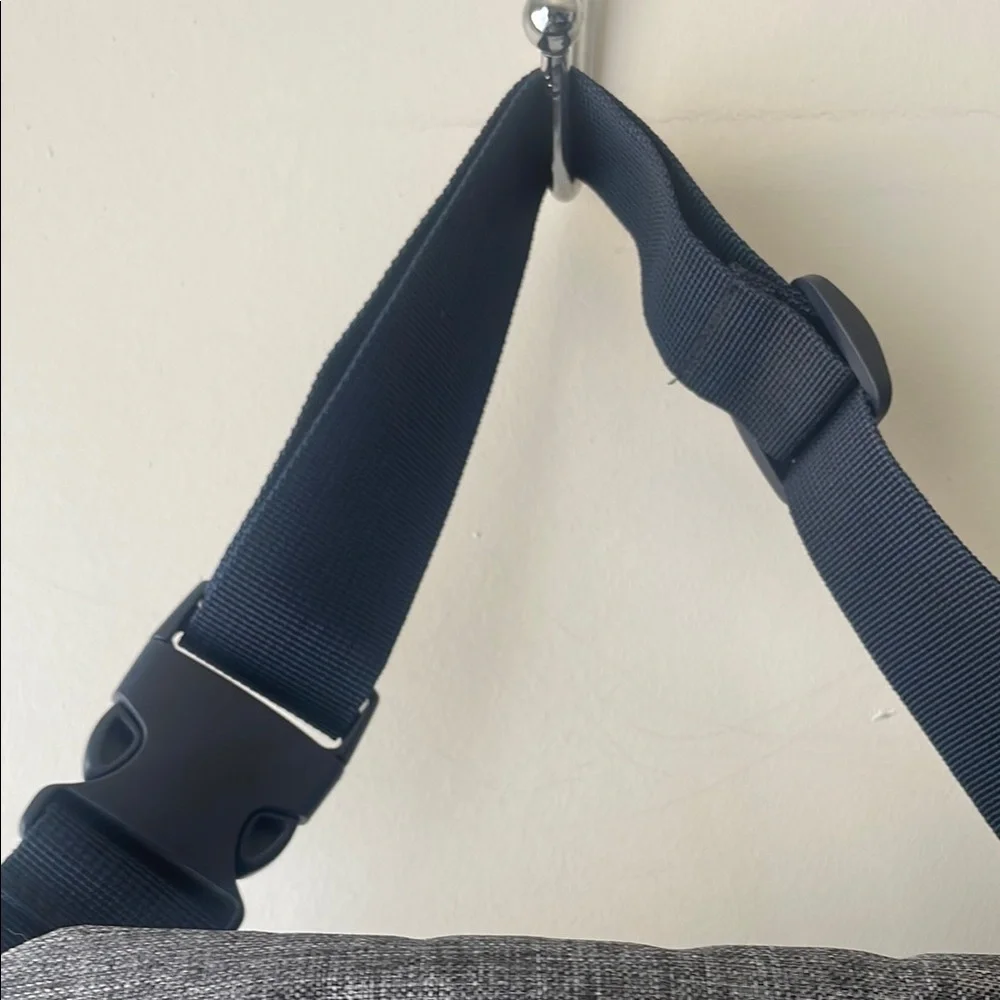 Converse Gray and Blue Belt Bag with Sporty Design - Picture 6 of 7